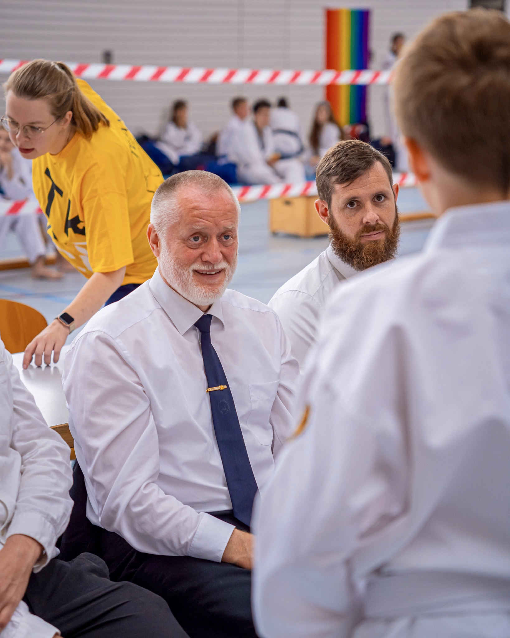 Schulleiter Heinz Evelt bei einem Taekwondo-Turnier